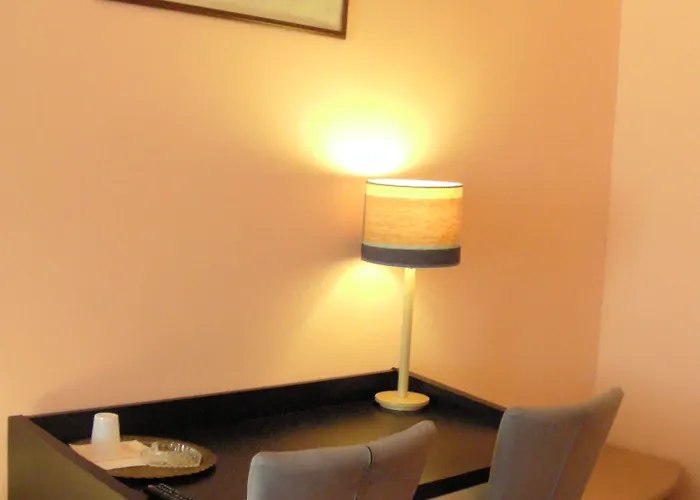 Stazione בית הארחה טריאסטה